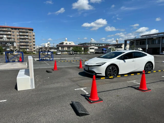＼宮崎県トラック協会にて、高齢者交通安全講習会が行われました🚘／

5月12日（火）
宮崎トヨタはPKSB（パーキングサポートブレーキ）体験を実施しました！
「本当に止まるの？」と不安そうな様子の参加者の方もいらっしゃいましたが、実際に体験していただくことで、トヨタの安全性能を体感していただきました✨

近距離モビリティ「WHILL」の試乗も行い、多くの方に興味を持っていただきました🌿

今後も地域の皆さまの安心・安全な移動をサポートできるよう取り組んでまいります！

#宮崎トヨタ#TOYOTA #パーキングサポートブレーキ#WHILL #交通安全講習会